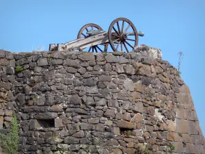 Kasteel van Murol - Tank kanon van het fort