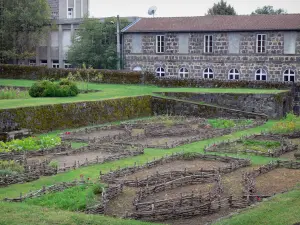 Kasteel van Pontgibaud - Tuin van het kasteel Dauphin