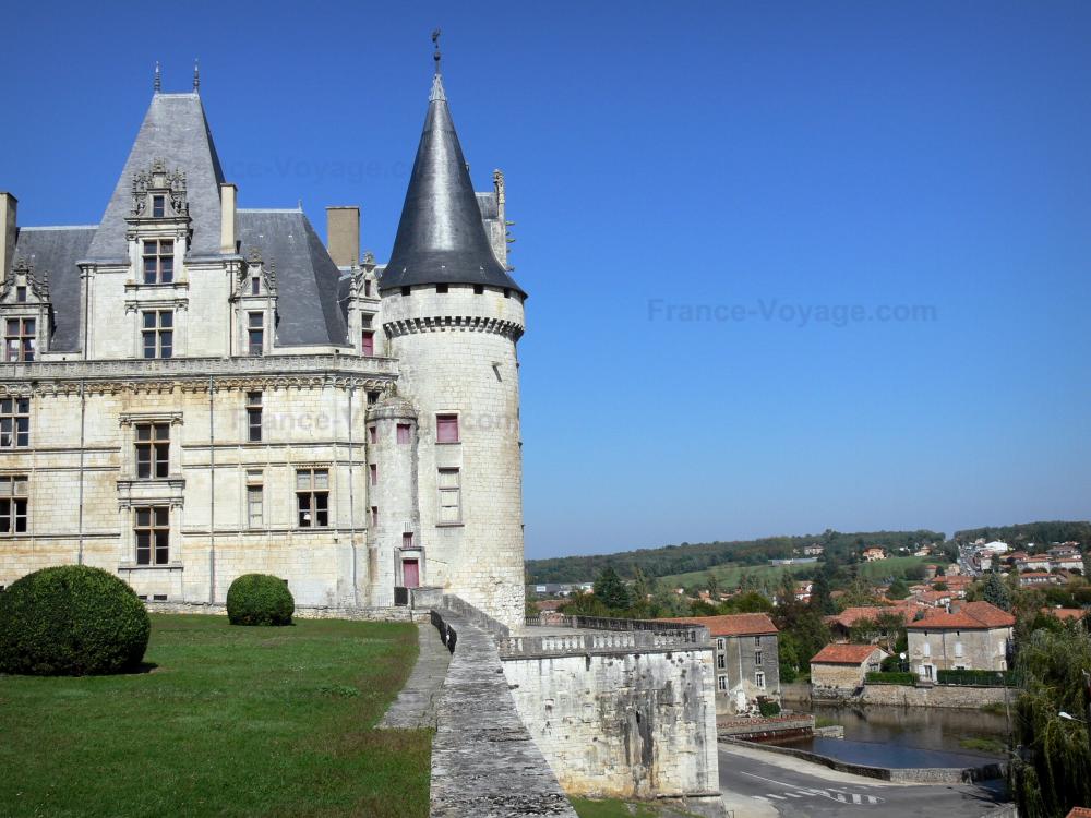 Foto�s Kasteel van La Rochefoucauld 5 afbeeldingen met Foto�s Kasteel van La Rochefoucauld 5 afbeeldingen met