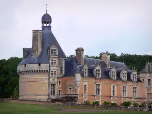 Kasteel van Touffou - Toren en woning, goede (in de vallei van de Vienne)