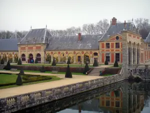 Kasteel van Vaux-le-Vicomte - Grachten, afhankelijkheden (vaak) en Tuin