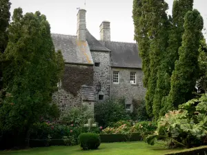 Kasteeltje van Saussey - Manor huis en tuin (bomen en gras)