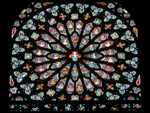 Kathedraal van Sées - In de gotische Notre-Dame: glas in lood van de roos