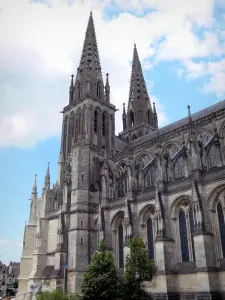 Kathedraal van Sées - Torens en spitsen van de gotische Notre-Dame