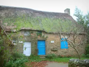 Kerhinet - Haus aus Stein mit Strohdach, im Regionalen Naturpark Brière