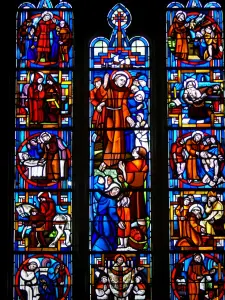 Kerk van Biville - Binnen in de kerk: glas in lood