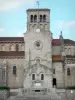 Kerk van Châtel-Montagne - Klokkentoren van de Romaanse kerk van Notre-Dame en oorlogsmonument