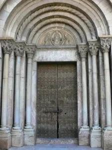 Kerk van Corneilla-de-Conflent - Portaal van de Romaanse kerk van St. Mary