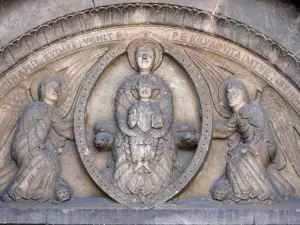 Kerk van Corneilla-de-Conflent - Gebeeldhouwde timpaan van het portaal van de Romaanse kerk van St. Mary