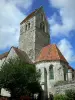 Kirche in Arcis-le-Ponsart - Kirche der Ortschaft, Wolken im blauen Himmel