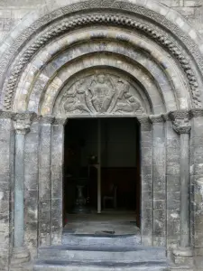 Kirche von Luz-Saint-Sauveur - Kirchenportal der befestigten Kirche Saint-André (Kirche der Templer)