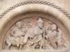 Kirche von Morlaàs - Kirchenportal der romanischen Kirche Sainte-Foy: Teil des Tympanon darstellend die Flucht nach Ägypten