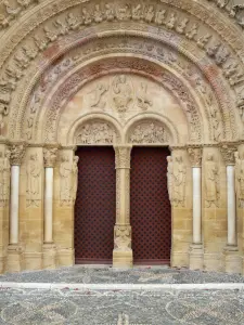 Kirche von Morlaàs - Skulptiertes Portal der romanischen Kirche Sainte-Foy