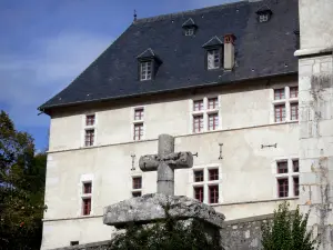 Kloster Grande Chartreuse - Correrie der Grande Chartreuse: Kreuz und Klostergebäude