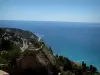 Küstengebiet der Côte d'Azur - Steilküstenstrasse der Riviera mit Meer