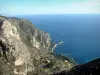 Küstengebiet der Côte d'Azur - Blick auf die Corniches der Riviera und das Meer