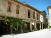 Labastide-d'Armagnac - Alte Fachwerkhäuser hingehend auf den Platz Royale