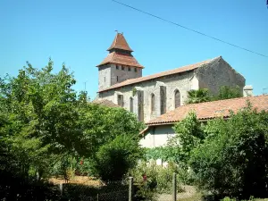 Labastide-d'Armagnac - Vista de Notre Dame y su torre fortificada