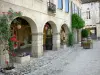 Labastide-d'Armagnac - Arcaden huizen en bloei van het Koningsplein
