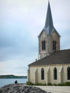 Lac du Der-Chantecoq - Église de la presqu'île de Champaubert, au bord du lac du Der