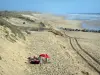 Lacanau-Océan - Côte d'Argent : vue sur les dunes, les plages de sable de la station balnéaire et l'océan Atlantique ; sur la commune de Lacanau