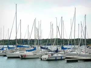 Lago di Der-Chantecoq - Yachts della marina de Nemours