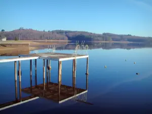 Lago de Neuvic - Vista del depósito de agua