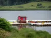 Lago di Saint-Point - Malbuisson Lake (lago naturale), canottaggio, i lati della cabina e rosso