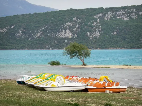 El lago de Sainte-Croix - Guía turismo, vacaciones y fines de semana en Provenza-Alpes-Costa Azul