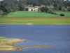 Lagos de Alto Charente - Lago Mas Chaban, playas, prados, árboles y casas