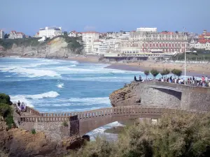 Landscapes of the Basque Country - Biarritz: footbridge of the Basta rock overlooking the ocean, the Grande Plage beach and the beachfront facades of the resort