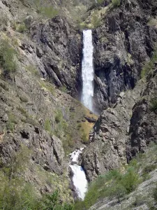 Landscapes of the Hautes-Alpes - Écrins National Nature Park (Écrins mountain range): Combefroide waterfall; in Valgaudemar