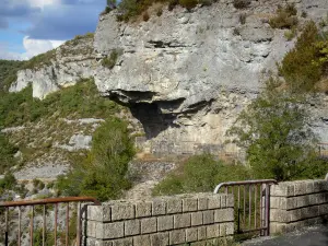 Landscapes of the Tarn-et-Garonne - Limestone cliffs (rock walls) of the Aveyron gorges