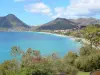 Landschaften der Martinique - Panoramablick auf die Bucht Diamant mit die Mornes (Berge) Larcher und Clochette