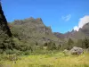 Landschaften der Réunion - Talkessel Mafate - Nationalpark der Réunio: Wanderung im Herzen von Mafate, mit Blick auf den Taïbit und die Trois Salazes