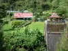 Landschaften der Réunion - Strasse von Salazie: Kiosk und Restaurant am Anfang der Wanderung führend zu der Kaskade Blanche