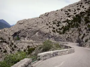 Landschappen van Alpes-de-Haute-Provence - Clue Taulanne: Route Napoleon en rotswanden