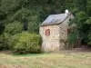 Landschappen van de Aveyron - Stenen huis omgeven door groen