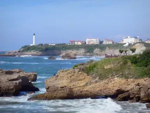 Landschappen van de Baskenland - Biarritz: rotsachtige kust, de Atlantische Oceaan fronten het resort en Lighthouse Pointe Saint-Martin