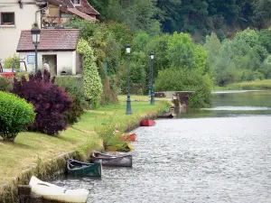 Landschappen van de Corrèze - Boten afgemeerd en de randen van de Dordogne, Beaulieu-sur-Dordogne