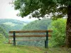 Landschappen van de Corrèze - Site van Saint-Nazaire: bankje met uitzicht op het omliggende bosrijke landschap