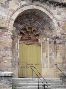 Landschappen van de Corrèze - Portaal van de kerk Saint-Jean-Baptiste van Allassac