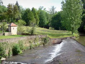 Landschappen van de Corrèze - Auvézère rivier Ségur-le-Château