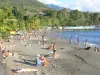 Landschappen van Guadeloupe - Malendure strand op het eiland Basse - Terre, in de stad van Boiling : ontspannen op de grijze zand van het strand en zwemmen in de Caribische Zee