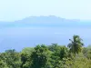 Landschappen van Guadeloupe - Uitzicht op de zee en van de groene Saintes kust van het eiland Basse - Terre