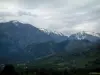 Landschappen van het Corsicaans hinterland - Sommige bergen met sneeuw bedekte