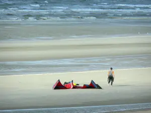 Landschappen van le Nord - Opaalkust: het beoefenen van kitesurfen, strand en de Noordzee