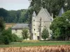 Landschappen van Picardie - Versterkte priorij van Tortoir, weilanden, bomen en bos van Saint-Gobain, de gemeente Saint-Nicolas-aux-Bois