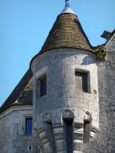 Landsitz Courboyer - Wartturm mit Pechnase des Landsitzes; auf der Gemeinde Nocé, im Regionalen Naturpark Perche