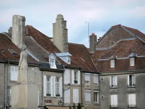 Langres - Facciate di case nella città vecchia